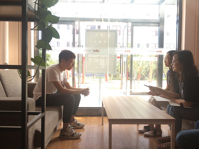 北京地铁四号线留下信院学子印迹——艺术传媒学院环境设计专业学生朱宇轩访谈实录