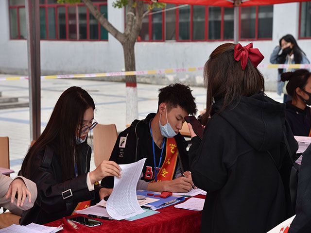 喜迎娇子 展艺术风采——艺术传媒学院迎新报道