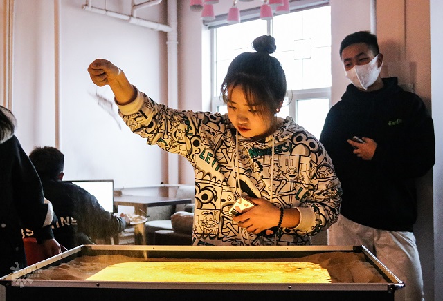 【社团巡礼节】赫奇帕奇冬至节 指尖沙画流温情——“炫彩沙画,情暖冬至”活动圆满落幕
