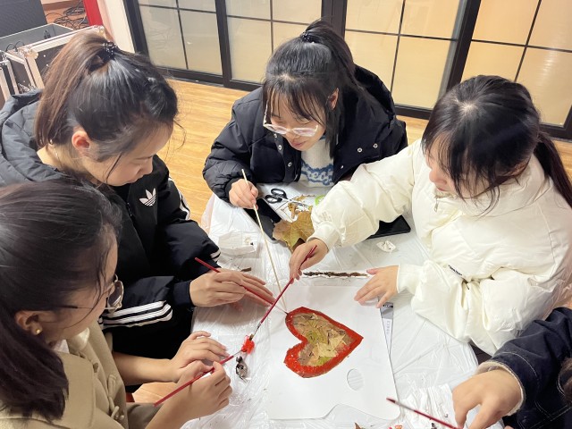 【完满团支部】以笔尖绘经典 以秋叶寄祝福——淬炼·国际商学院财务2102班完满团支部活动