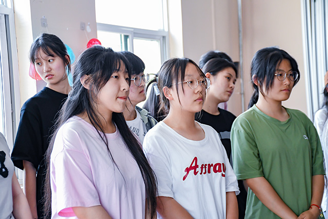 以笔定格毅力 以画篆刻爱意——艺术传媒学院完满团支部“绘”青春