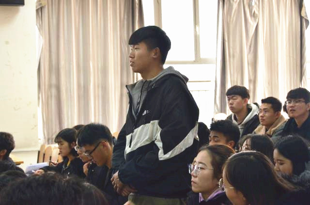 在经验总结中创新思维 谋求发展——淬炼商学院召开2018—2019学年干部培训会