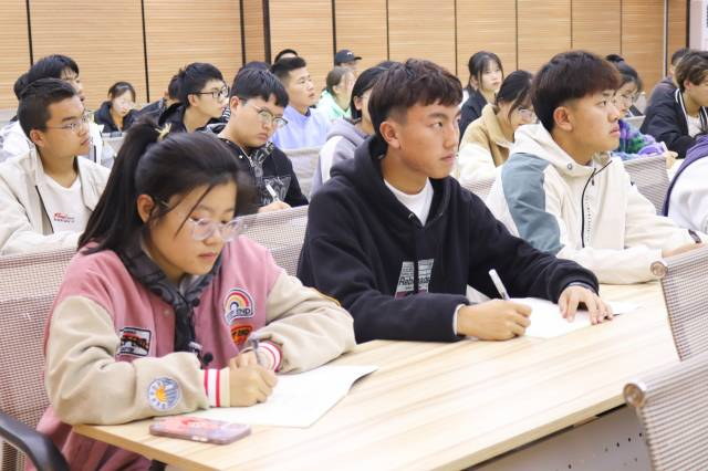 经济与管理学院开展“学生干部的基本素质,你具备了吗”锐士营成长计划第一课