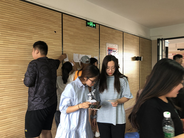 【完满班级】思想之光灼灼 书声朗朗传颂——物流1901、1902班开展“雅言传承文明 书香浸润人生”校园朗读者活动