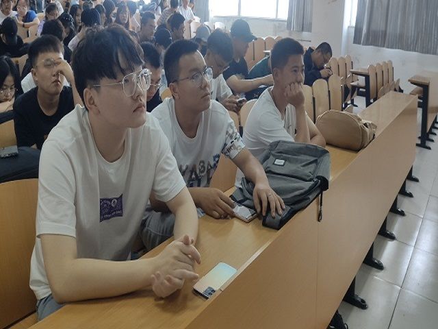 【辅导员说完满】不忘初心 蓄势前行 ——艺术传媒学院环设18级就业创业指导主题班会