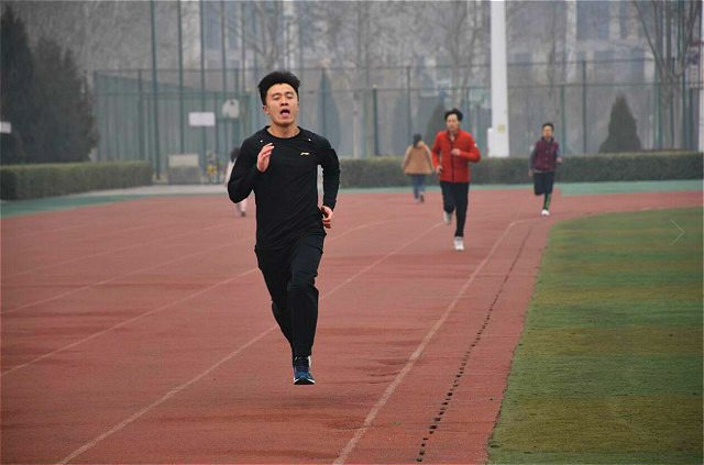 热血竞技 延续橄榄枝的荣耀——“运动嘉年华”经济管理系第五届“经管杯”田径运动会