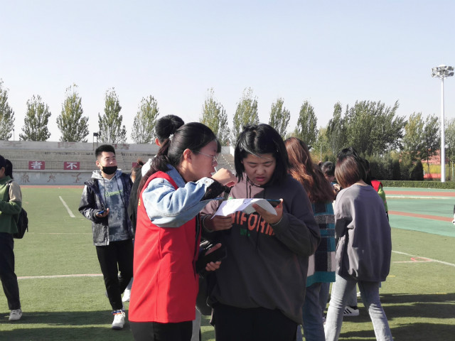 怀赤诚之心 圆完满之行——外语系环保约客系列活动之为爱HIGH跑活动