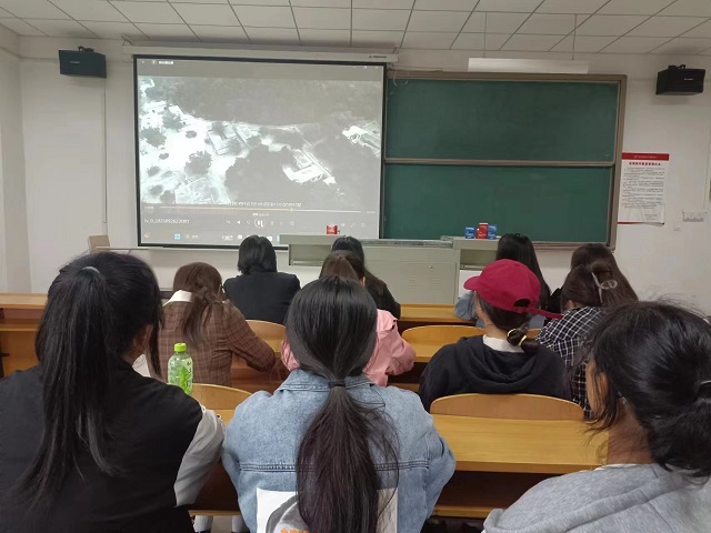 “红色·记忆”迎国庆——食品与环境学院学生党支部观影活动