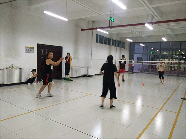 【社团快讯】我们“一毽钟情” 一起“靓毽”同行——“一毽钟情”毽球社举办毽球交流赛