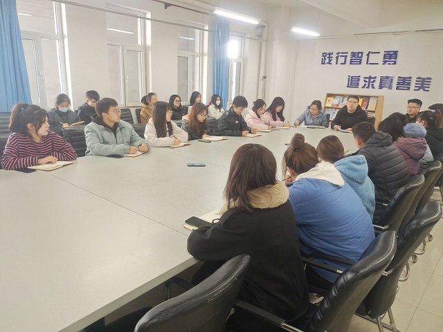 团委、学生会各学生组织相继召开2021-2022学年第一学期期中座谈会