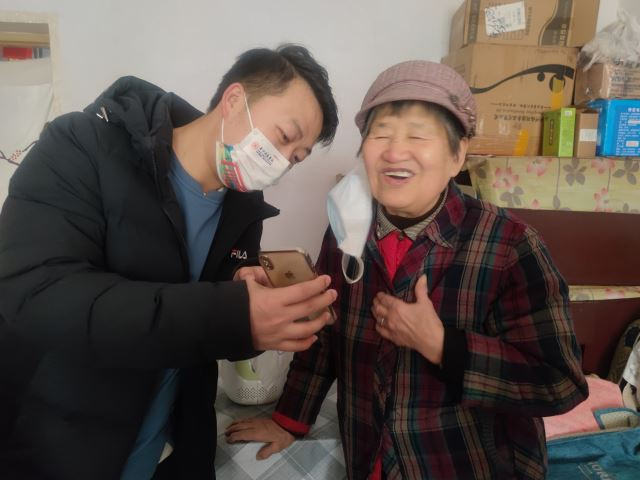 【青春雷锋月】听党课 讲奉献——经济与管理学院赴白塔社区学雷锋