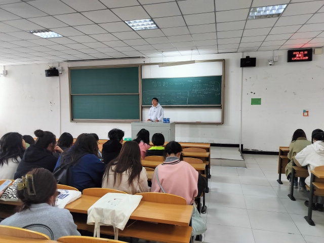 【辅导员说完满】通过努力 留下厉害的痕迹——淬炼·国际商学院2021级辅导员说完满活动
