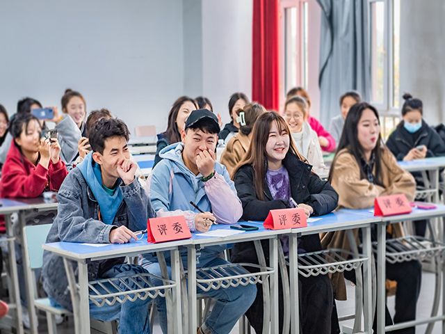学长计划第904期:争锋思与辩 看我如何“口吐莲花”——白马非马 唇枪舌战艺术传媒学院第九届“传媒杯”辩论赛