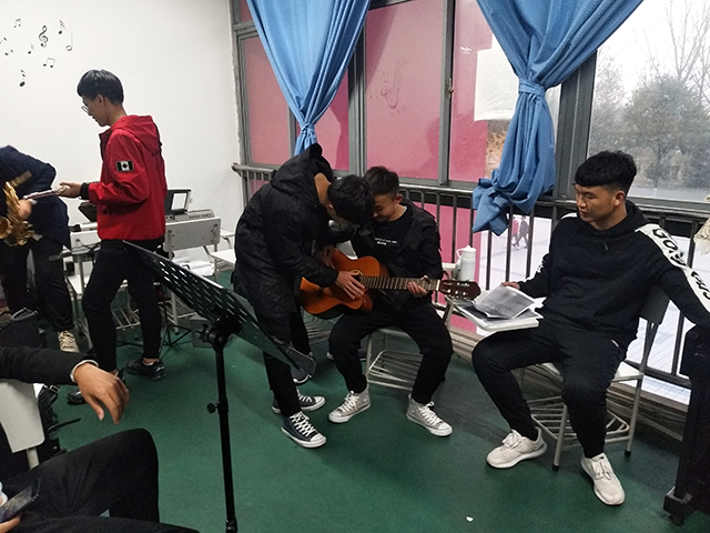 【完满班级】艺彩飞扬 逐梦青春——大数据学院、信息工程学院物联网1701班完满活动