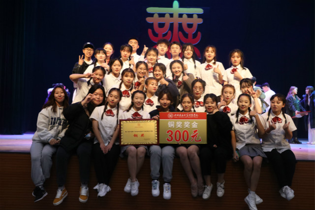 舞动青春芳华 绽放青年朝气——外语系参加第八届“轻舞飞扬 绽放青春”校园舞蹈大赛纪实