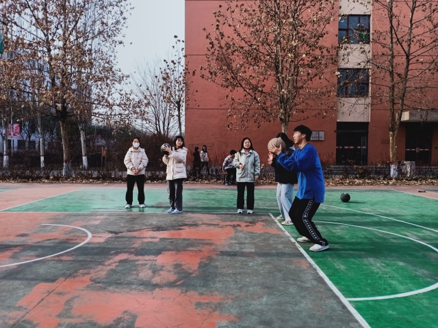 “优质体质 从篮球开始”——远景2003班11月完满班级活动