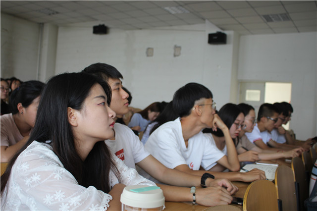 传承和弘扬  我们在路上——淬炼商学院召开2017—2018学年第二学期第四期学生会干部培训大会