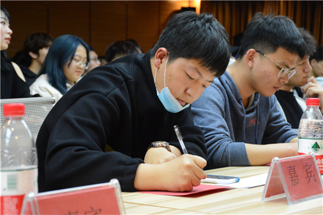 以声逐梦 一片来自心底的光亮——淬炼商学院第七届“意从音转 青春留声”电影配音大赛