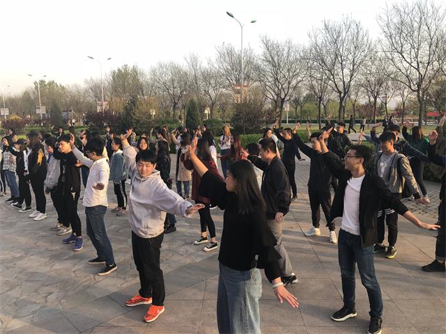舞动魅影 音符启行——艺术传媒系健身训练营