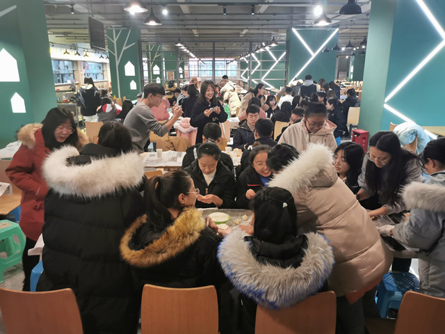 【完满班级】浓情饺子 温馨集体——经济与管理学院十二月完满班级活动纪实（九）