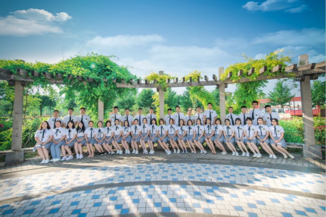 【完满班级】饮一曲离别笙箫 敬岁月芳华远逝——经济与管理学院开展2014级国贸、经管、区域、物流专业创意毕业照完满班级活动