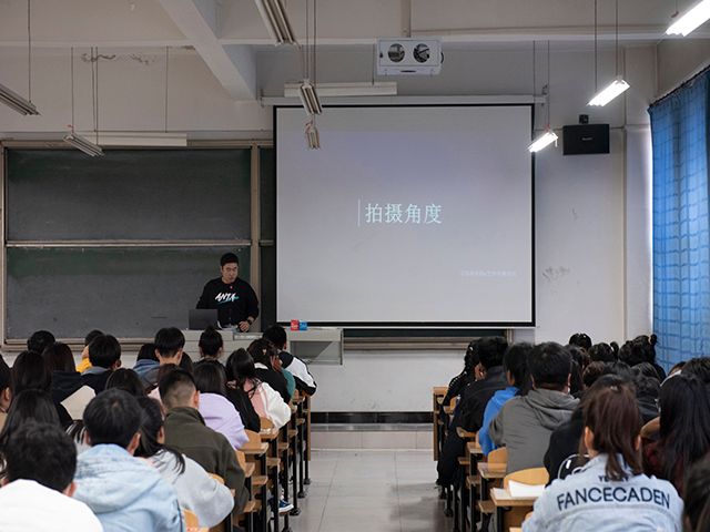 【1+1>2】艺家人与淬炼学子共赏光影视界——“淬点滴剪影 艺世间百态‘感悟红色精神 吾辈踏浪前行’”系列活动第一期