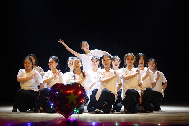 【1+1＞2】燃红色岁月 谱青春年华——食环&经管“不忘初心、牢记使命”主题文艺汇演活动