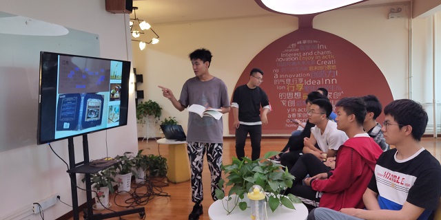 【完满班级】读百年经典 悟人生平凡——计科1803“构建书香校园 传颂经典华章”活动