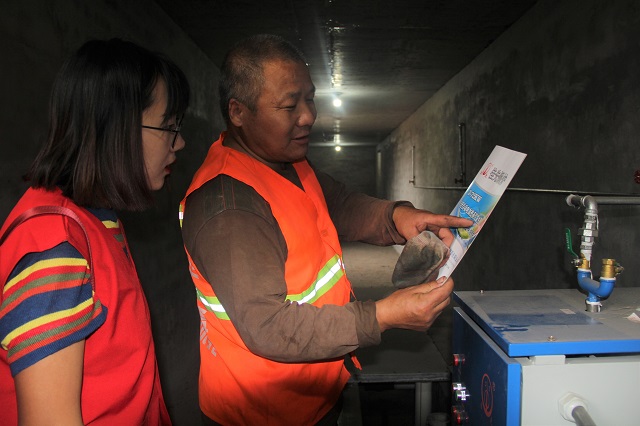 垃圾分类建设忙 绿色胡村在行动