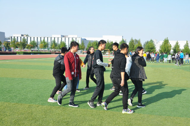 【完满班级】金色年华 青春人生——信工系计科1702班举办“跳出我天地”活动