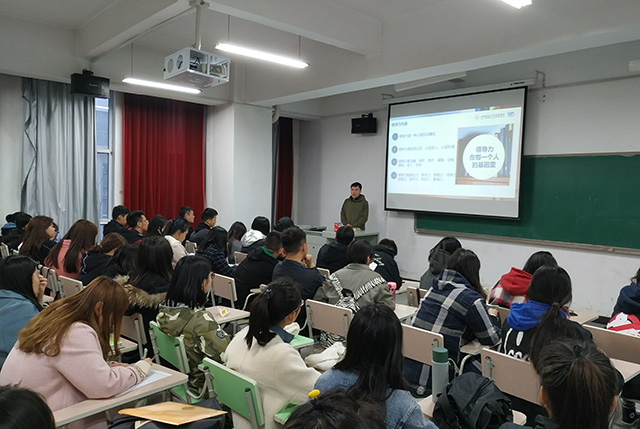 【辅导员说完满】领导自己 迈向未来——艺术传媒学院辅导员说完满之我们为什么需要领导力