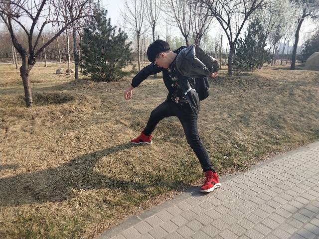 【完满班级】守护校园母亲 筑建理想家园——动画1701班举办“清理校园白色污染”完满班级活动