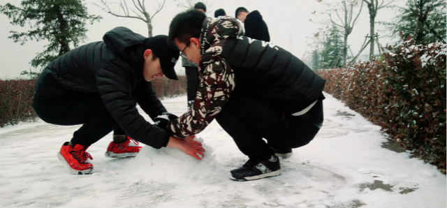 【完满班级】雪落信院 凝眸处 情牵万里——国贸1605班举办“缤纷世界 挚爱纯白”冰雪世界活动