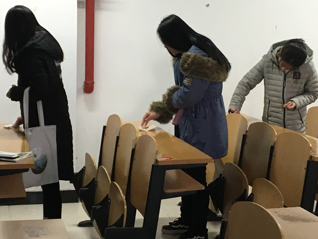 【完满班级】还校园一片美景  寄寒冬一颗爱心——外国语言文学系11月完满班级活动