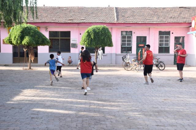 【三下乡】大腕“甜哥”现身郭家堡演唱会——“信鸽”志愿者服务队与郭家堡村的那些事儿