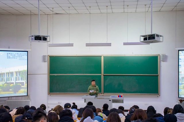 【辅导员说完满】书香飘完满 大咖传记读书报告会——艺术传媒学院2020级辅导员说完满