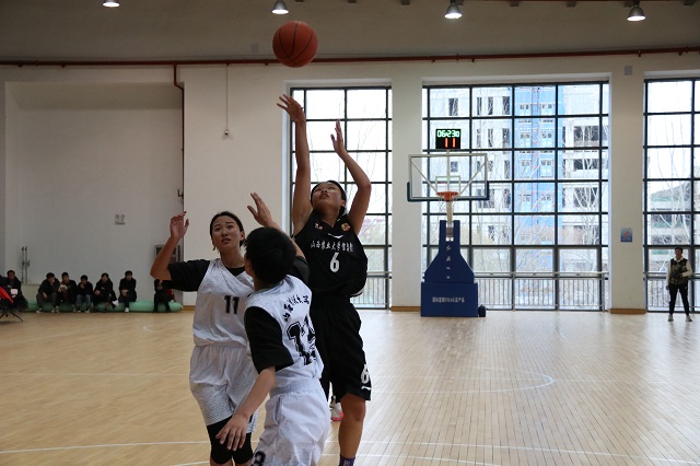 闪光的信院第248期:篮球女孩刘丁源用坚持诠释热爱