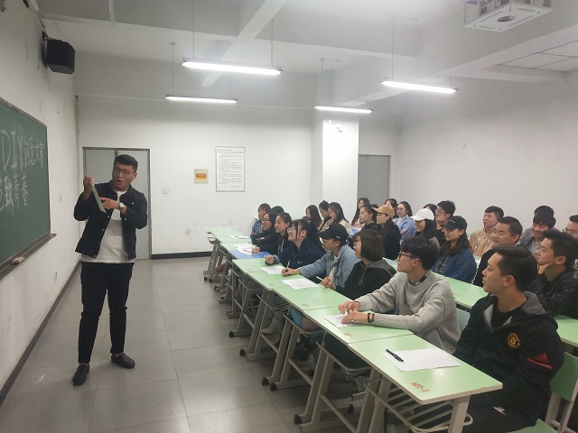 【完满班级】沉醉墨海 墨韵飞扬——艺术传媒学院视觉1604班举办完满班级活动