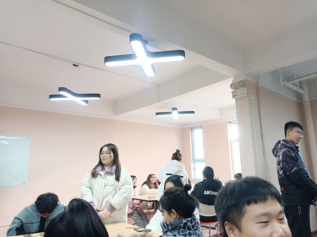 【完满班级】知识改变命运 勤奋创造奇迹——艺术传媒学院视觉传达2102班阅读分享活动