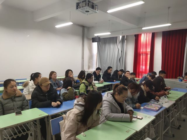 【完满班级】铭记国家历史 发扬爱国精神 ——艺术传媒学院动画1801班举行国家公祭日手抄报制作活动