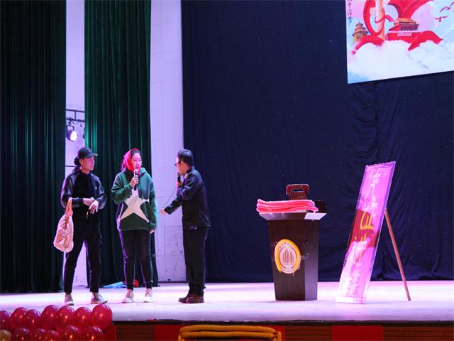 第101期乌马河周末文化广场“追梦70年 一路巨变”主题晚会圆满落幕