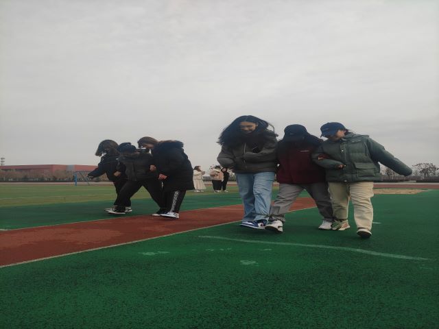 【完满班级】三人两足 团结协作——艺术传媒学院动画2002班主题班会