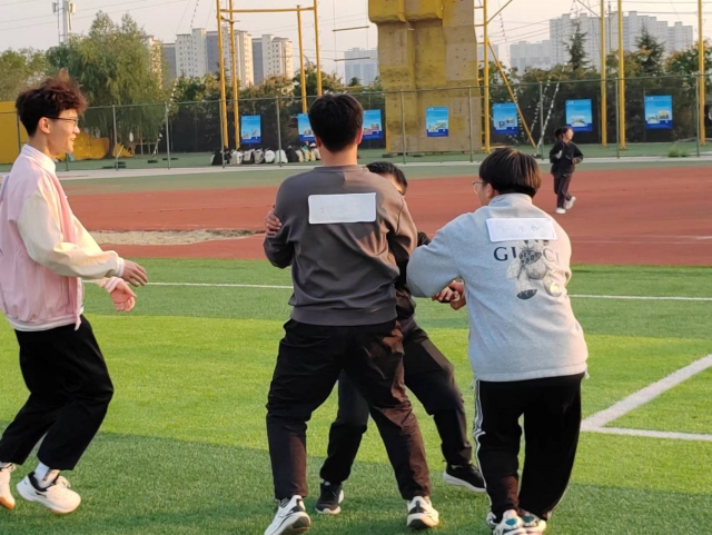 【完满团支部】奔跑吧少年 最强撕名牌——淬炼·国际商学院会计2303班完满团支部活动