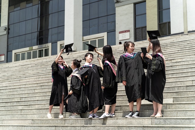 前行第179期：4秒拍下的毕业照 定格下的却是4年最美的青春