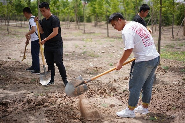 【社团快讯】除草换新守净土 绿动农业育人才——食品与环境学院绿时代助学兴农育人工程之“开心农场”农业体验园