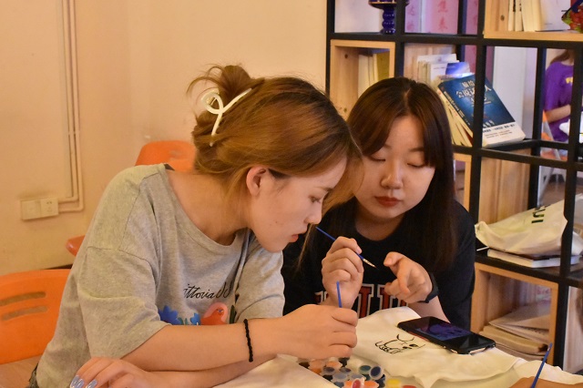 【毕业季】绘就绚丽青春底色 定格最美信院时光——青春·时尚文化衫设计