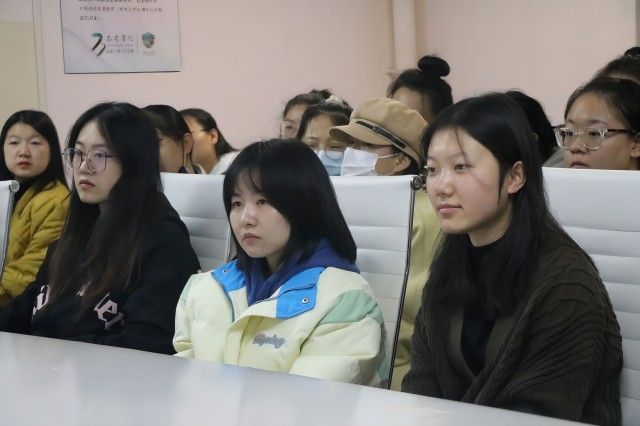 “研”路漫漫 “研”途有益——商务英语学院研究生入学思政专业专班辅导