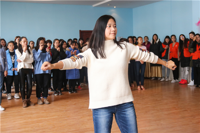 第八期“她说·女生学堂”：蹁跹曼舞 燃拉丁之梦