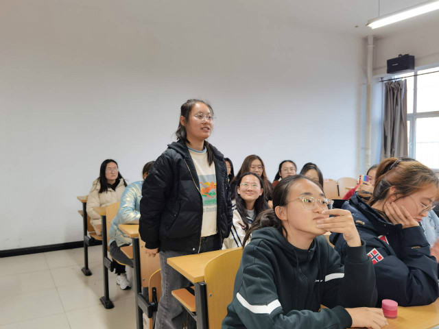 【完满班级】风华正茂之际 咏传经典风韵——外国语言文学系英语2001班、2004班完满班级活动