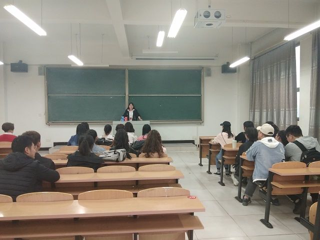 【完满班级】书香致远 墨卷至恒——食品与环境学院食品1801班经典读书会完满班级活动